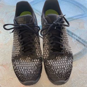 Nike Air Max Sequent 2 - size 10 men’s